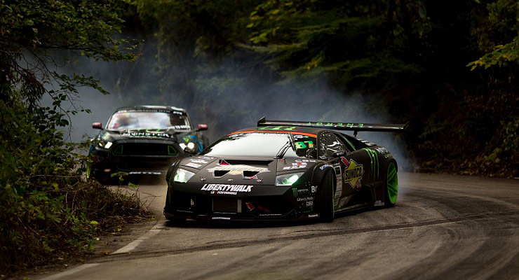 Mustang RTR vs Lamborhini in drift battle
