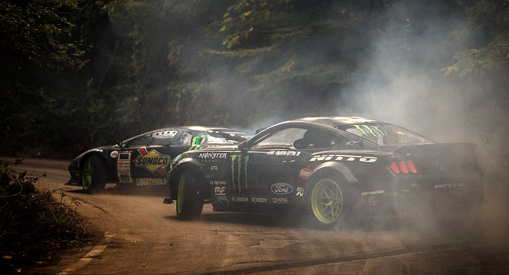 Vaughn Gittin vs Daigo Saito in drift battle