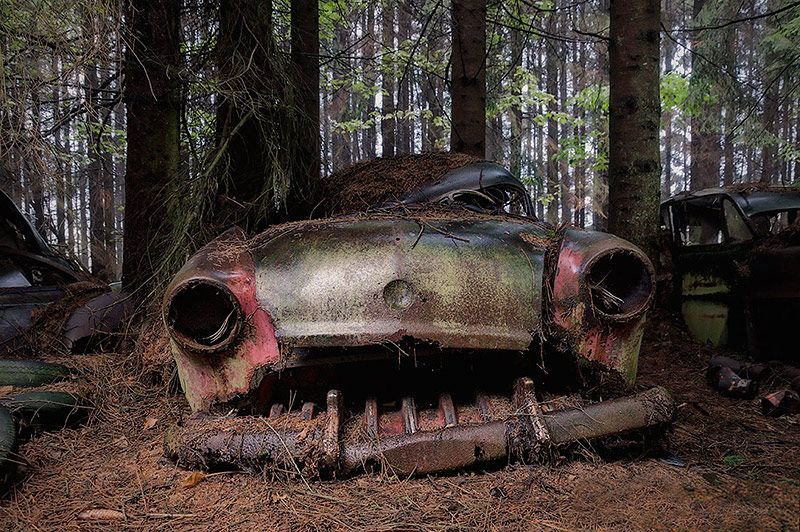 Abandoned-Cars-Chatillon 02