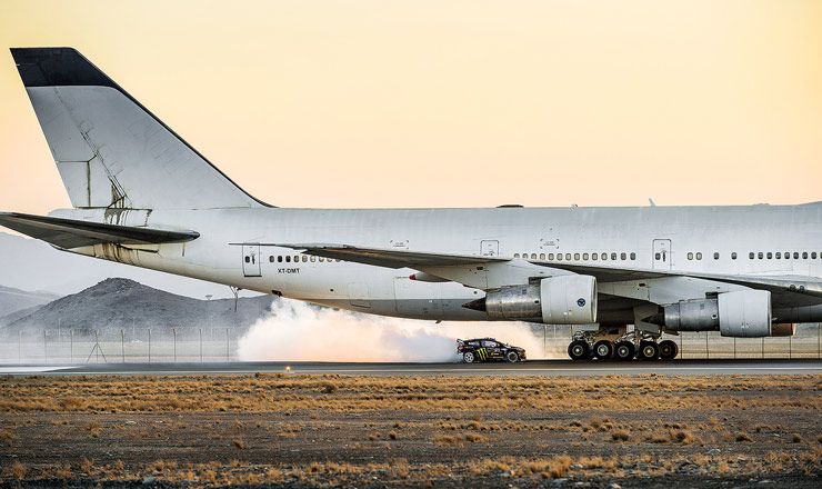 ken-block-vs-airplane-gymkhana-8-dubai