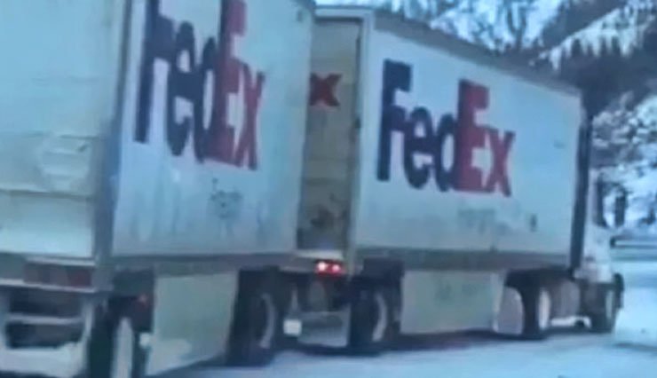 FedEx driver handles jackknifed big rig like a boss