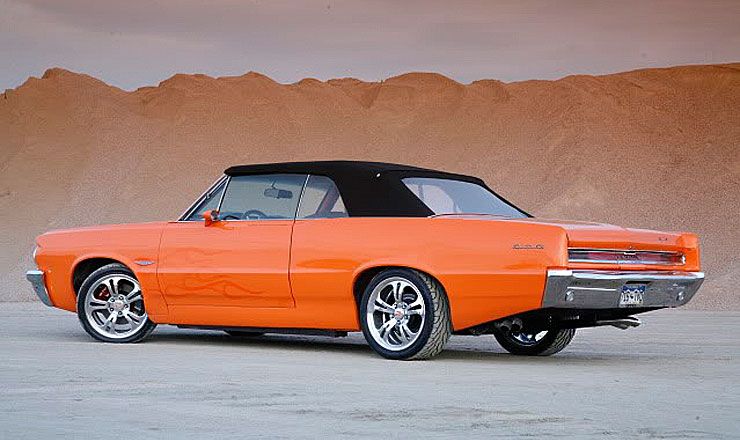2006 Pontiac GTO transforms into 1964 Pontiac LeMans rear right