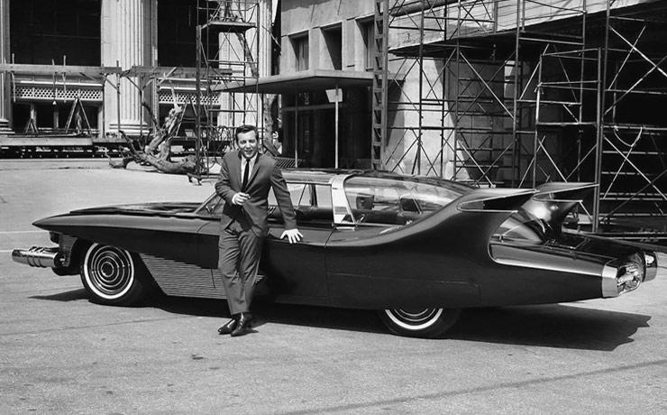 Bobby Darin in front of DiDia 150