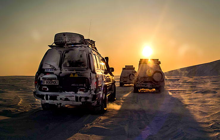 3 Toyota Land Cruisers in Siberia
