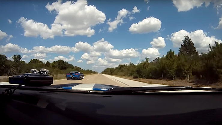 Corvette vs Viper street battle