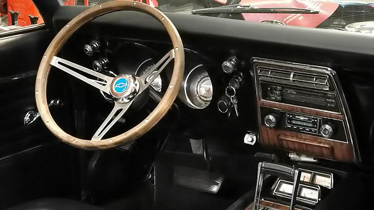 Pro-touring 1968 Camaro convertible interior