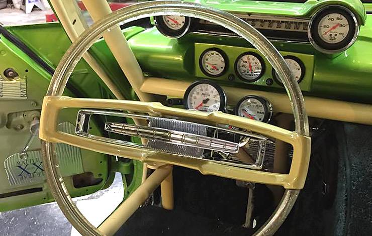 clear-and-glitter steering wheel in 1961 Plymouth Belvedere