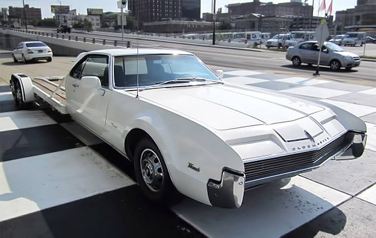 Oldsmobile Toronado hauler front right