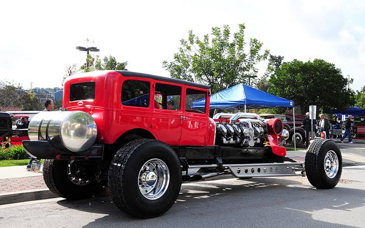1928 Studebaker Rodzilla with Twin-Turbocharged tank engine rear end