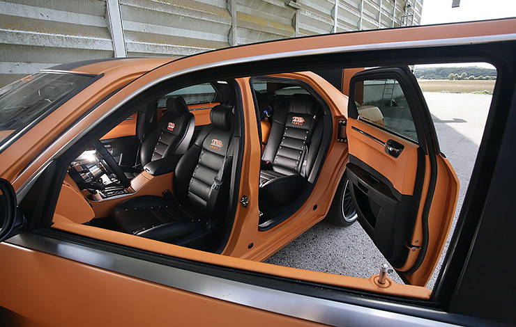 Cesam's Chrysler 300C interior