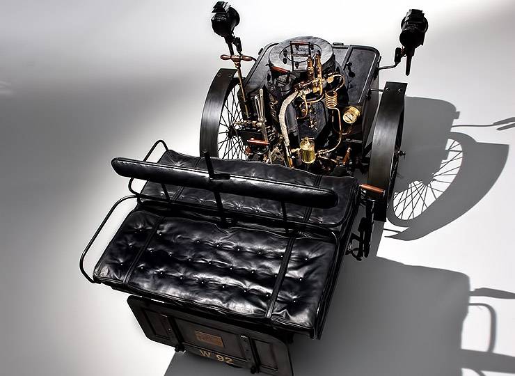 1884 De Dion Bouton Et Trepardoux Dos-A-Dos Steam Runabout - oldest functioning car in the world