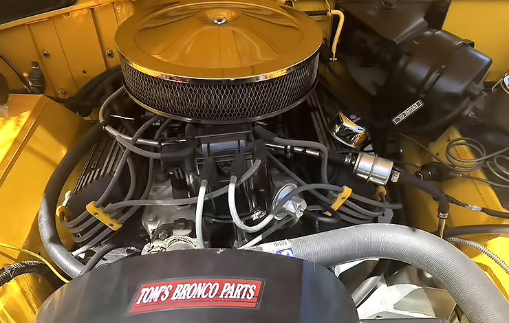 351 cid Windsor small block engine in 1974 Ford Bronco