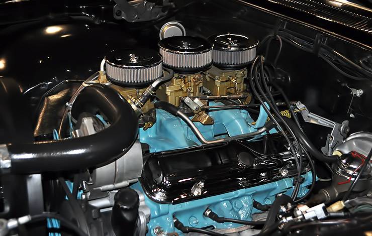 421 V8 engine in 1964 Pontiac Catalina 2+2