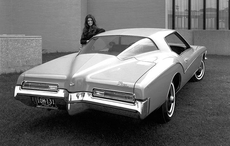 Buick Riviera bottail old photo