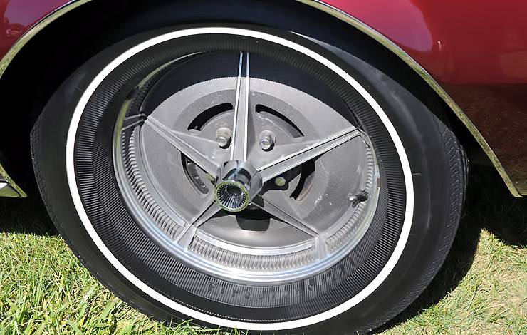 1969 Farago Pontiac CF 428 Firestone LXX wheel