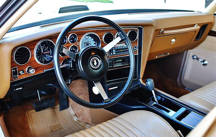 1977 Pontiac Can Am dashboard