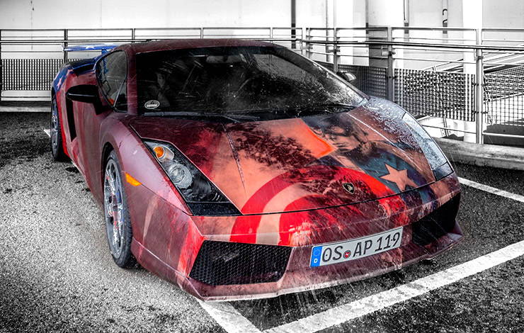 Lamborghini Gallardo changes colors when wet