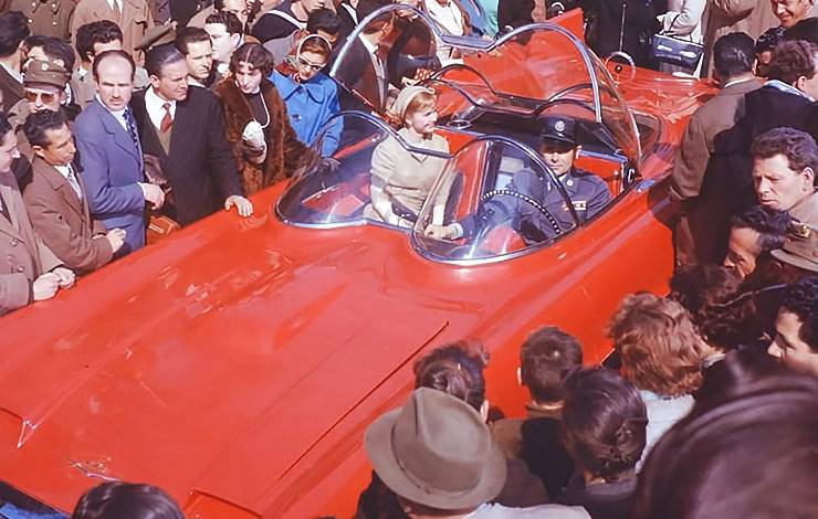 Red Lincoln Futura in a movie It Started With a Kiss