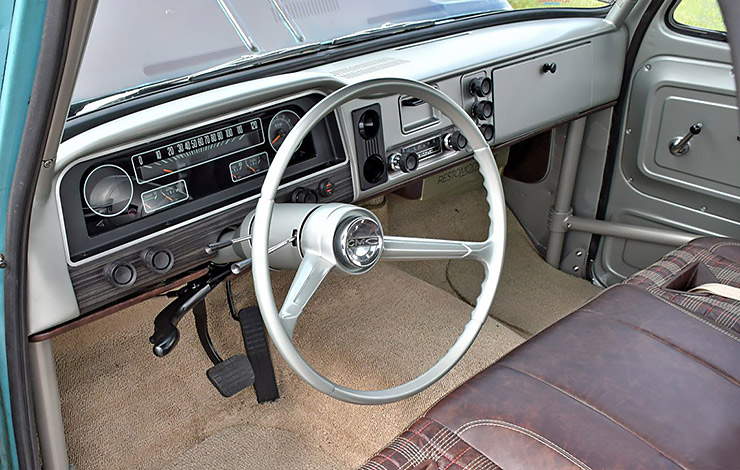 1966 GMC C10 JUXTA interior